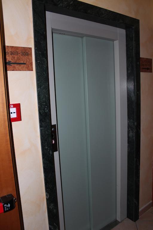 Hotel Verdemare Rímini Exterior foto